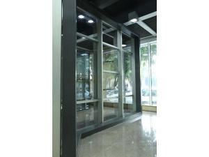  Finestre e Porte a Battente in Alluminio a Taglio Termico 