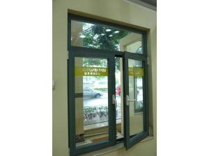  Finestre e Porte a Battente in Alluminio 
